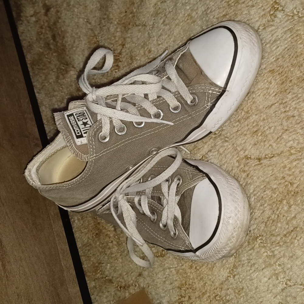 Women's Converse size 7